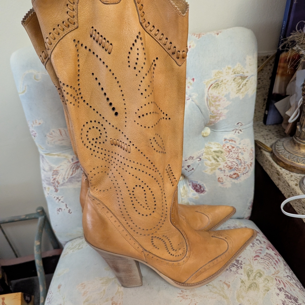 BCBG Tan Heeled Western Boots Size 9